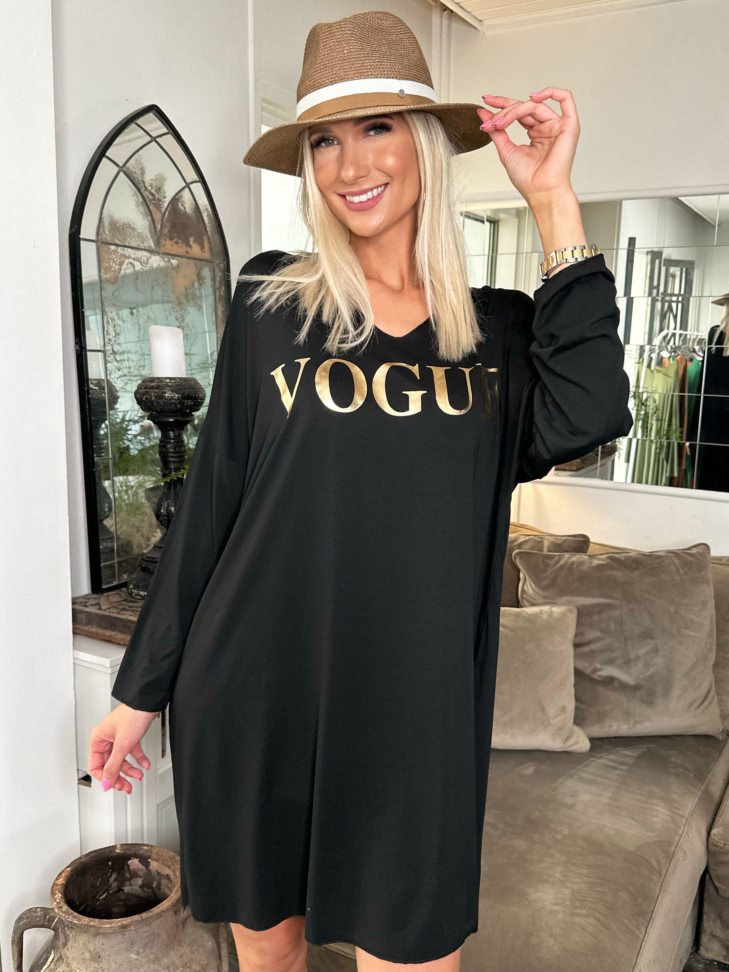 Vogue Long Sleeve - Langærmet kjole i viskose med guld skrift